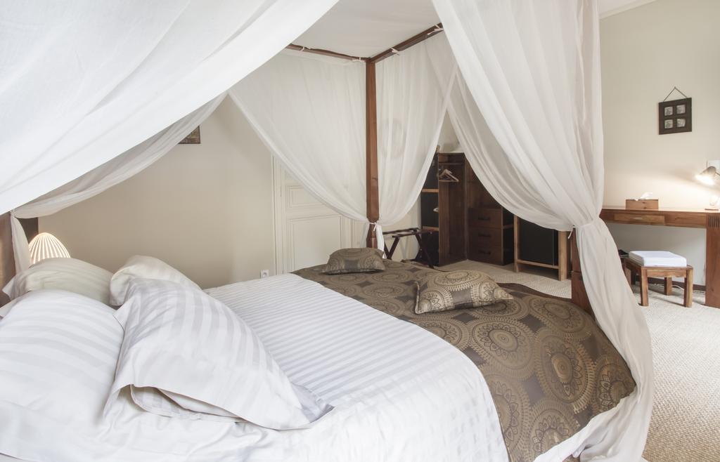 Chateau de Puyrigaud Bed & Breakfast Leoville Bagian luar foto