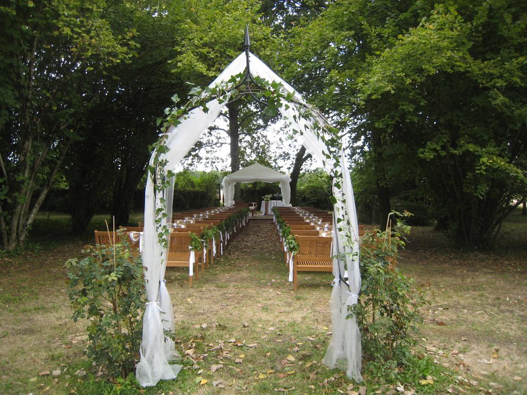 Chateau de Puyrigaud Bed & Breakfast Leoville Bagian luar foto