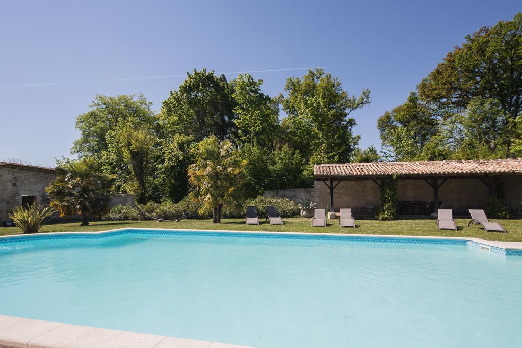 Chateau de Puyrigaud Bed & Breakfast Leoville Bagian luar foto