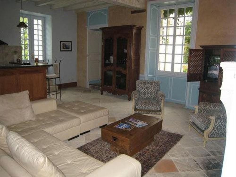 Chateau de Puyrigaud Bed & Breakfast Leoville Bagian luar foto